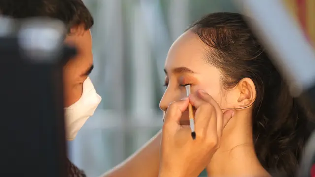 Trik Aplikasikan Makeup di Kulit Kering Agar Tampil Glowing dan Natural di Hari Lebaran