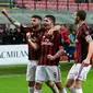 Andre Silva (tengah) mencetak gol penentu kemenangan AC Milan atas Chievo dalam lanjutan Liga Serie Italia di Stadion San Siro, Minggu (18/3/2018) malam WIB. AC Milan menang 3-2. (MIGUEL MEDINA / AFP)