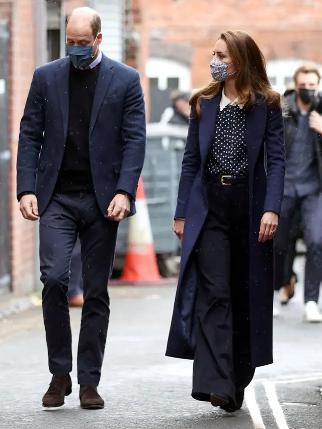 Gaya Kompak Kate Middleton dan Pangeran William Perangi Gangguan Kesehatan Mental Anak