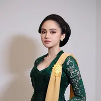 Intip potret ayu Syifa Hadju bersanggul Jawa saat jadi bridesmaid (@loritayoung_mua)