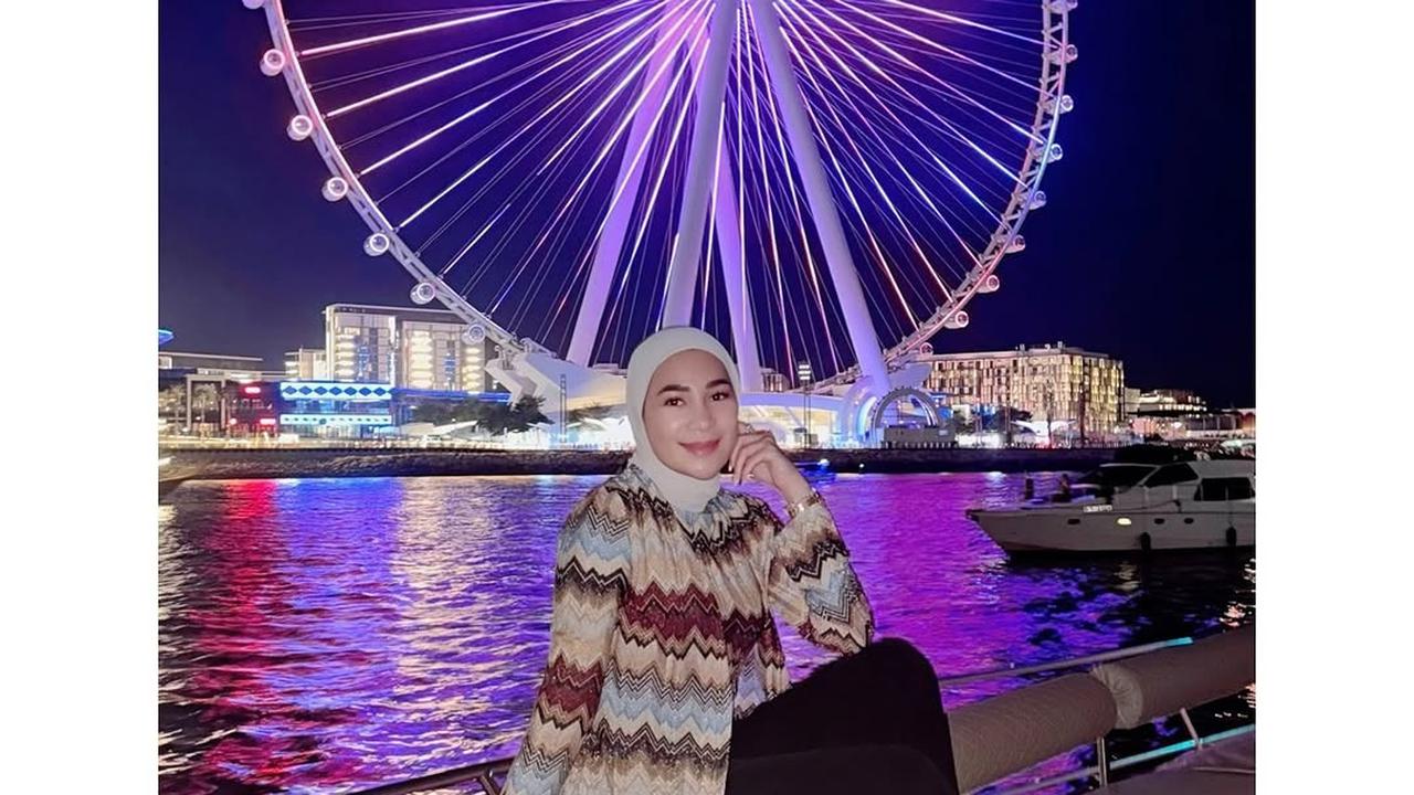 6 Potret Erin Taulany Nikmati Liburan di Dubai, Naik Jet Car - Makan di Ketinggian