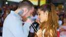 Ariana Grande dan Mac Miller sendiri berkolaborasi dalam lagu The Way pada 2013 dan berpacaran pada 2016. (REX/SHUTTERSTOCK/HollywoodLife)