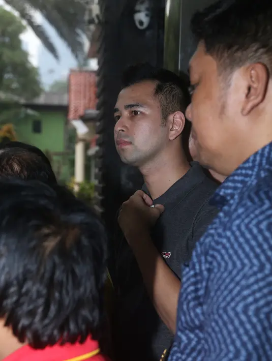 Suami Nagita Slavina ini pun mengatakan jika dirinya tidak pernah menunda untuk meminta maaf kepada para wartawan. Seperti menyambangi kantor Persatuan Wartawan Indonesia (PWI) dan Dewan Pers setelah kekhilafan yang dilakukannya. (Andy Masela/Bintang.com)