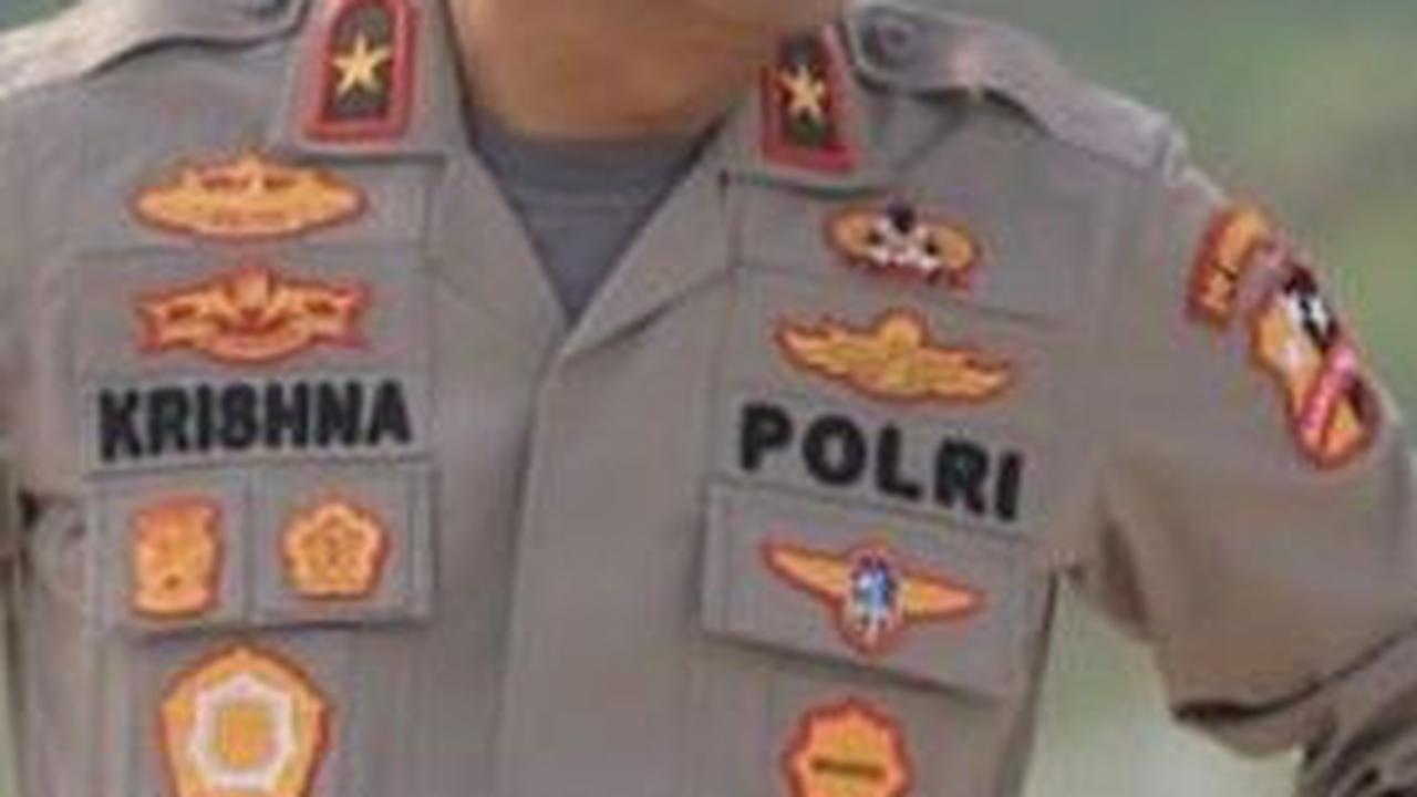 Dia mengawali karier sebagai perwira pertama di Polda Jawa Tengah.