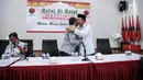 Ketua DPP Bidang Pemenangan Pemilu PDIP Bambang DH ( kedua kanan) menerima kedatangan Sekretaris Daerah Jawa Barat, Iwa Karniwa  di kantor Dewan Pimpinan Pusat (DPP) PDIP di Jalan Diponegoro, Menteng, Jakarta, Jumat (7/7). (Liputan6.com/Faizal Fanani)