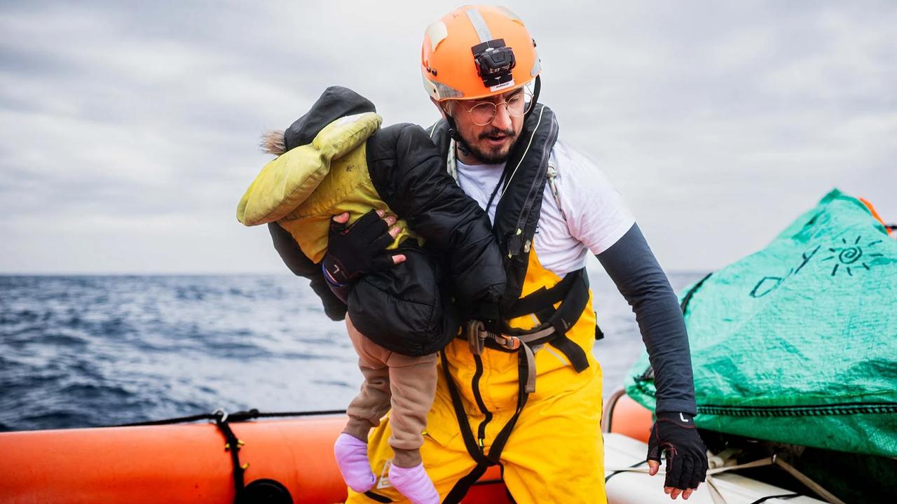 FOTO: Detik Detik Penyelamatan Migran di Laut Lepas Libya