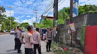 Warno Kesetrum Saat Pasang Spanduk Iklan, Tubuhnya Terpental hingga Tersangkut di Tiang Reklame