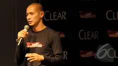 Jumpa pers Clear Academy bersama Legenda Sepakbola Indonesia, Kurniawan Dwi Yulianto, Jumat (30/1/2015), di Plaza Indonesia, Jakarta (Liputan6.com/Andrian M Tunay)