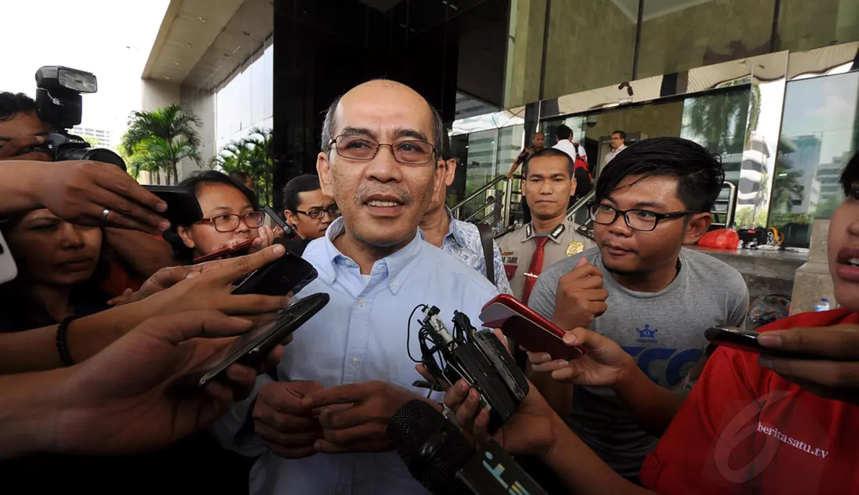 Ketua Tim Reformasi Tata Kelola Migas, Faisal Basri mengaku pertemuannya untuk bertukar informasi dengan KPK mengenai permasalahan Migas dan upaya memberantas mafia Migas, Jakarta (24/12/2014). (Liputan6.com/Miftahul Hayat)