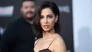 Pemeran Ranger pink, Naomi Scott saat menghadiri gala premier Power Rangers di Los Angeles, California, Rabu (22/3). Naomi Scott tampil cantik dan seksi bergaun hitam. (Photo by Chris Pizzello/Invision/AP)