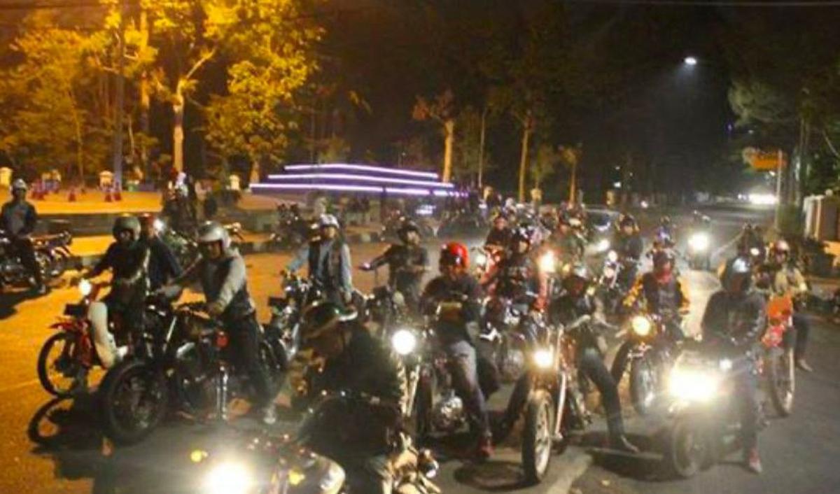 Selain lebih khusyuk, lanjut Ade Ary, takbiran di masjid bisa mencegah terjadinya konflik di jalan raya.&nbsp;