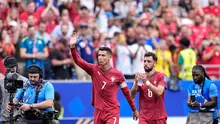 Pemain Portugal Cristiano Ronaldo dan Bruno Fernandes usai pertandingan melawan Uzbekistan di Piala Dunia 2026 di Houston, Selasa (23/6/2026). (AP Photo/Ashley Landis)