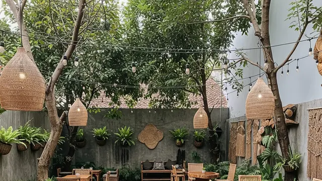 Desain Halaman Belakang Rumah Jadi Tempat Ngopi ala Cafe