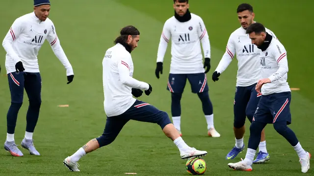 Foto: Dulu Musuh Bebuyutan, Kini Sergio Ramos Latihan Bareng Lionel Messi di PSG