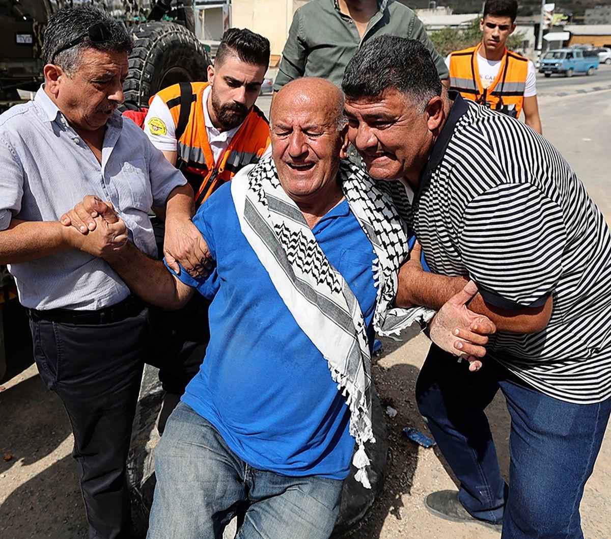 Detail meracuni lahan ini dilaporkan media Israel, Haaretz. Dalam laporannya, Haaretz mengungkap kekejaman yang dilakukan Israel demi merebut tanah rakyat Palestina.