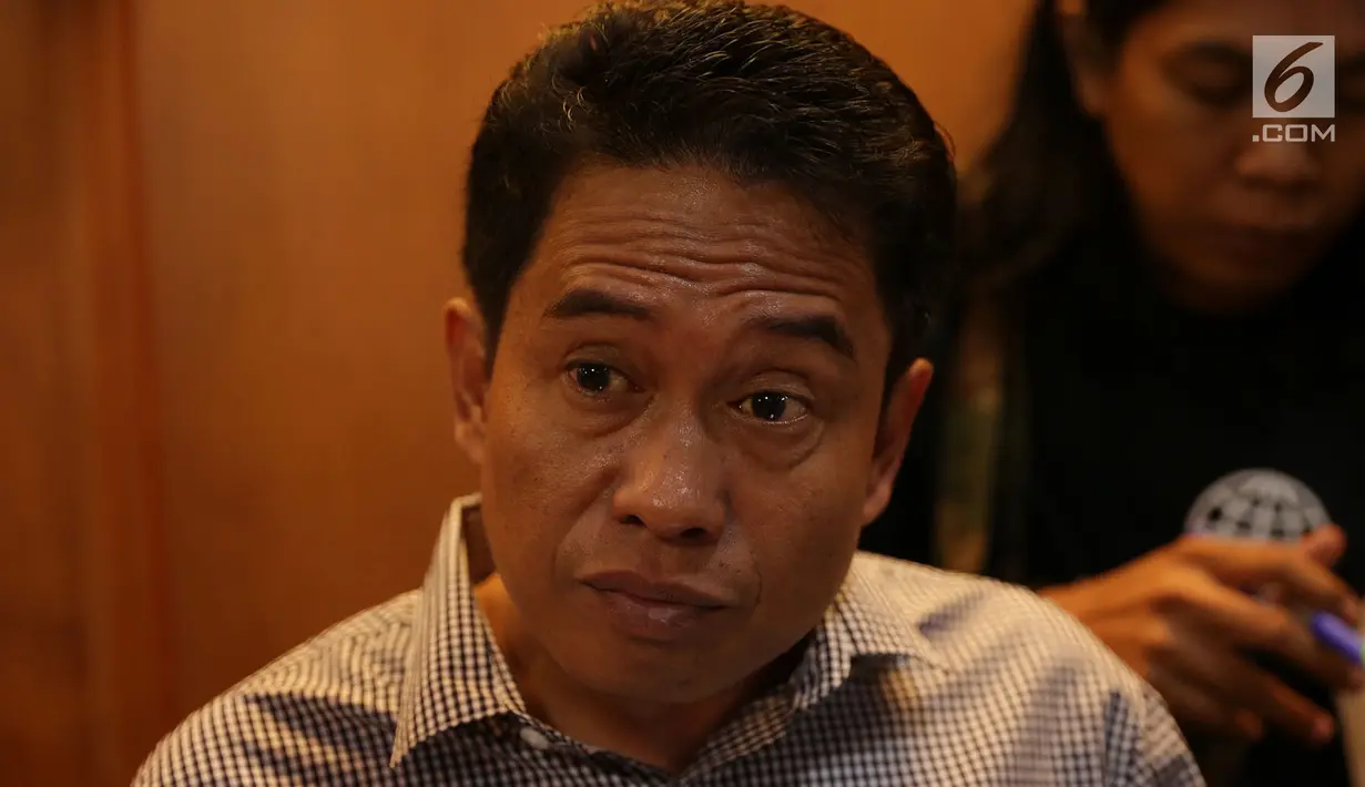 Perwakilan keluarga WNI korban penculikan, Rudi Subandi memberi keterangan di Gedung Kemenlu, Jakarta, Rabu (19/9). Kasus penculikan terhadap dua nelayan WNI terjadi pada 11 September 2018. (Merdeka.com/Imam Buhori)