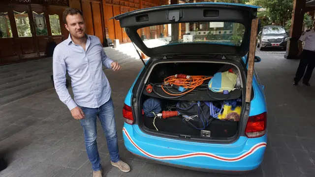 Bule Ganteng Kampanye Mobil Ramah Lingkungan