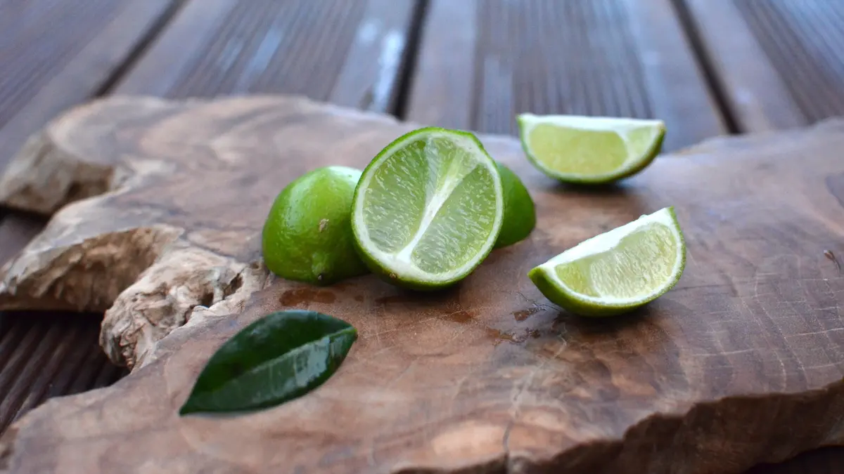 3 Manfaat Jeruk Nipis Untuk Diet Sehat, Bantu Turunkan Berat Badan - Health  Fimela.com