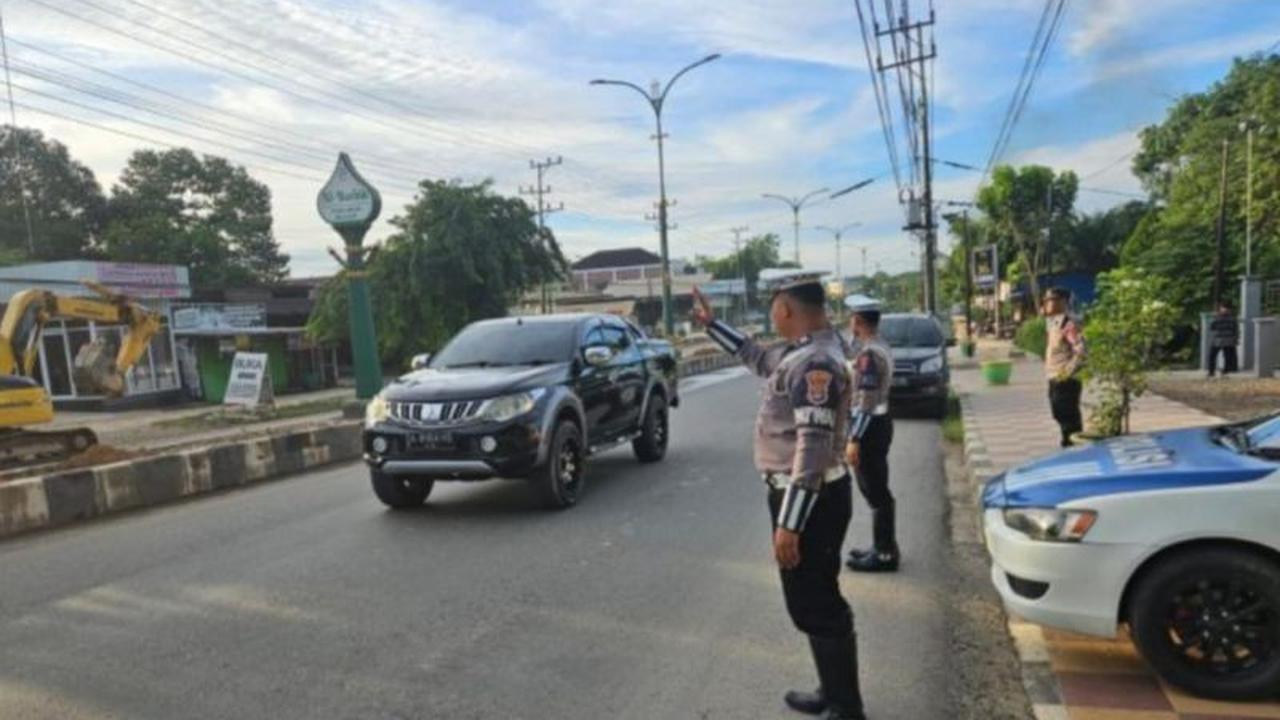Tahukah Anda? Polres Tabalong Pasang Rambu Larangan Angkutan Batu Bara, Jalan Kini Lebih Aman!