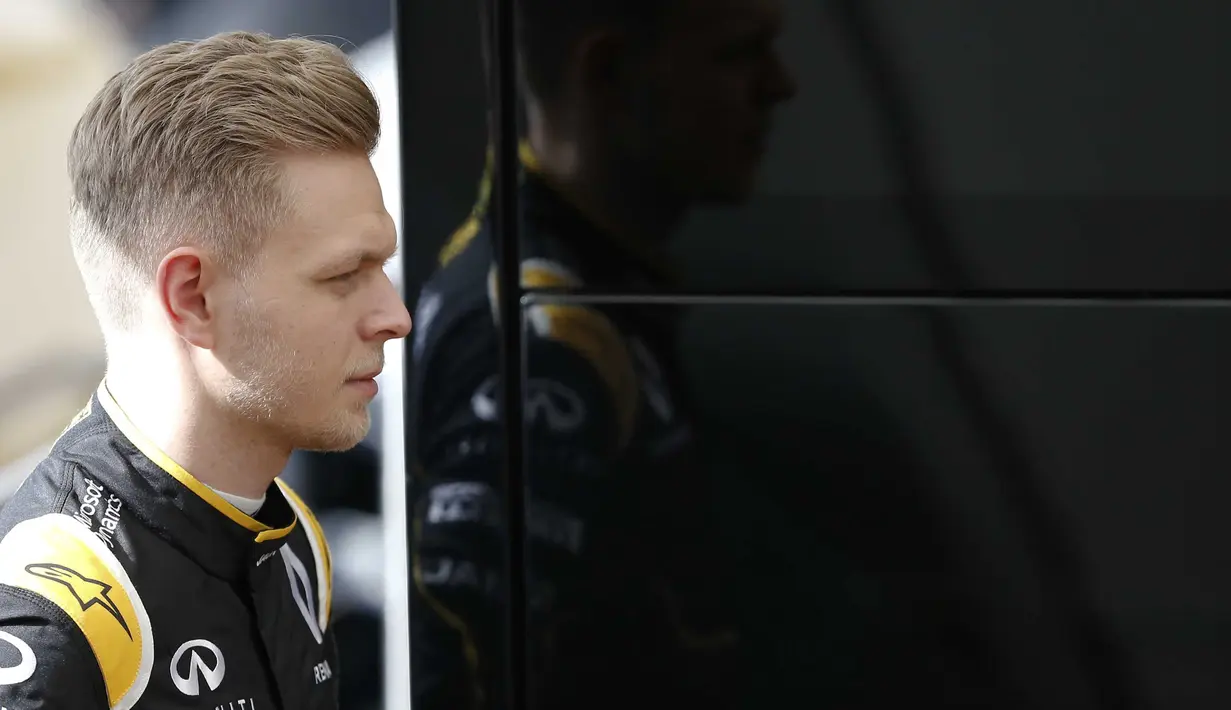 Pebalap Renault, Kevin Magnussen melahap 153 lap dengan waktu 1m25,263s pada sesi terakhir hari ke-4 test pramusim di Sirkuit Catalunya, Barcelona, Spanyol, Kamis (25/2/2016).  (REUTERS/Sergio Perez)