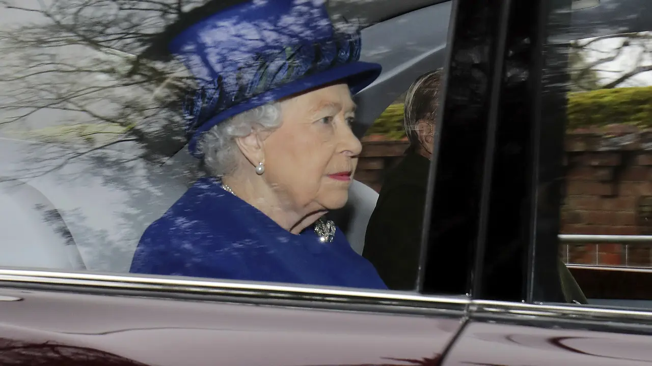 Tampilan perdana Ratu Elizabeth pada tahun 2017 adalah saat menghadiri Misa Minggu di gereja St Mary Magdalena di Sandringham