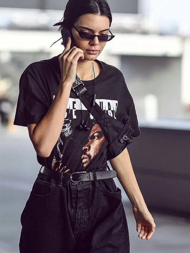 [Bintang] Pencinta Gaya Quirky, Coba Pakai Kacamata Bentuk Kapsul yang Semakin Trendy Ini