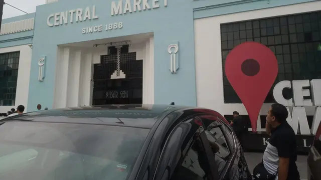 Belanja oleh-oleh di Central Market, Kuala Lumpur, Malaysia.