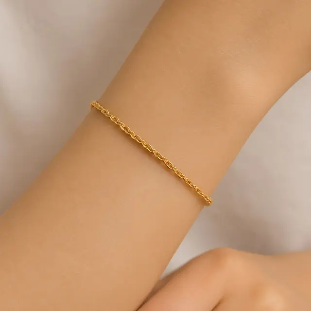 Model Gelang Emas Rantai Kecil yang Simple Tapi Elegan
