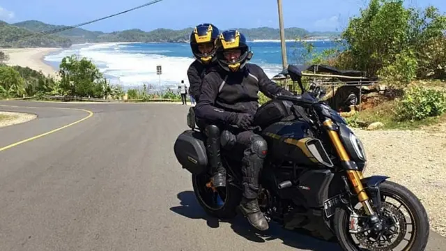 Cerai, Ini 7 Potret Kenangan Ari Wibowo dan Inge Anugrah Touring Motor