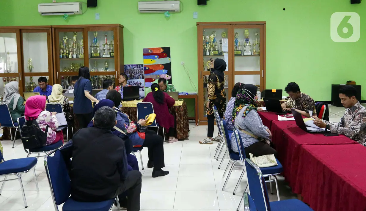 Karena itu, orangtua atau siswa harus tahu bagaimana cara aktivasi akun PPDB Jakarta 2023 jenjang SMP, SMA atau SMK. (Liputan6.com/Herman Zakharia)
