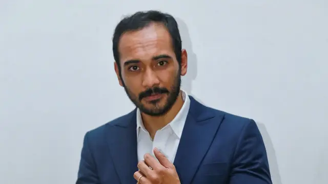 [Bintang] Beda Negara, Ini Kisah Cinta Ario Bayu dan Valentine Payen