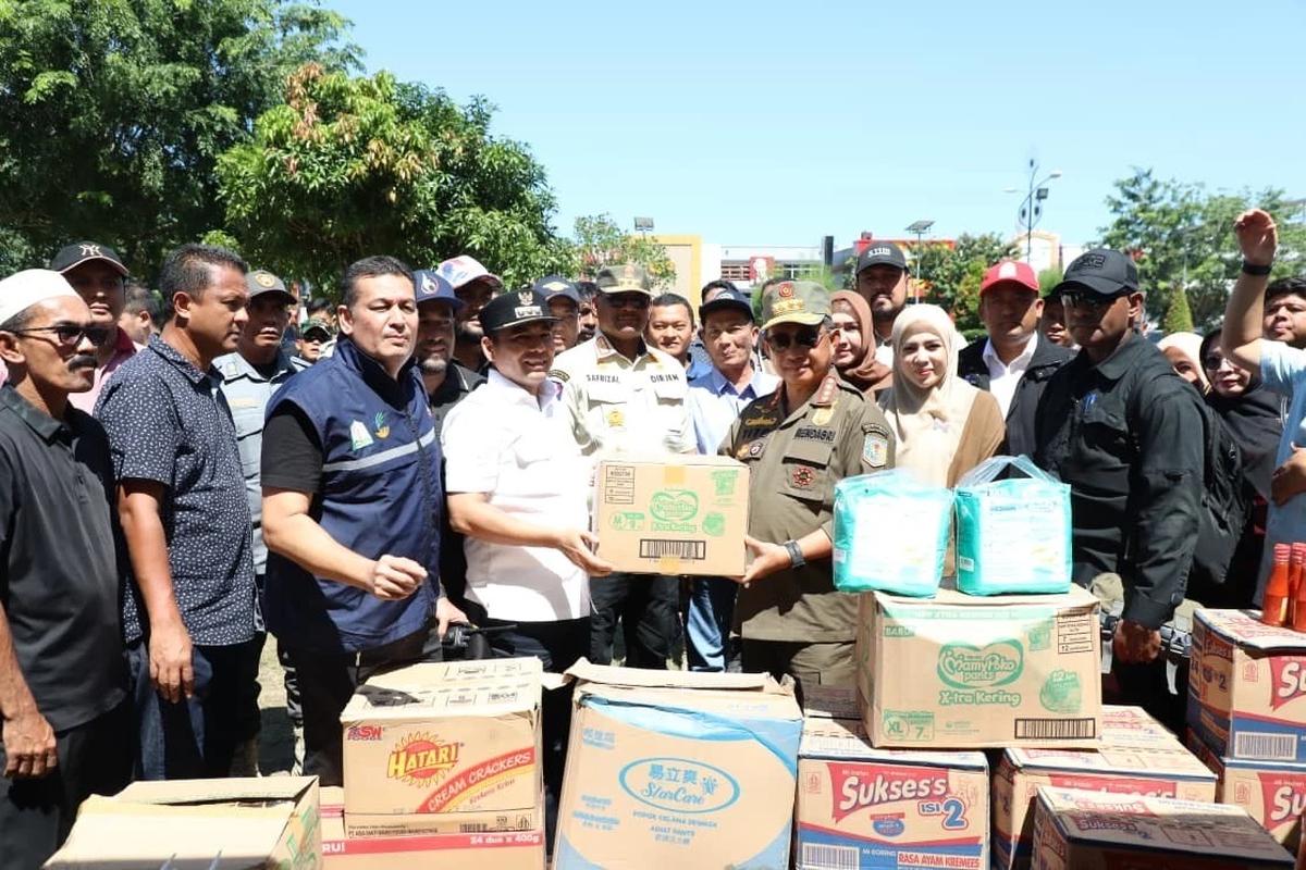 Mendagri Tito Karnavian meninjau lokasi bencana banjir di Kota Lhokseumawe, Aceh