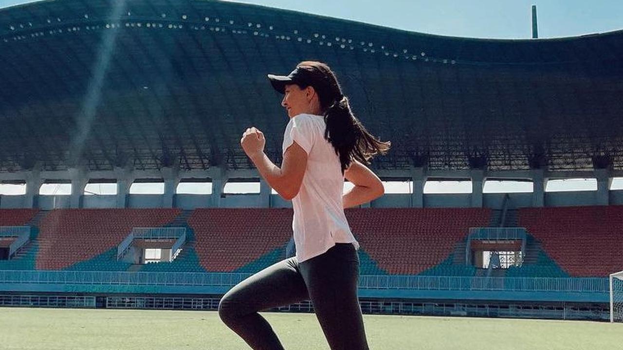 Seperti yang diketahui, perempuan kelahiran Denmark ini memang dikenal sebagai salah satu aktris yang senang berlari. Beberapa aksinya saat berlari juga terlihat di kanal Instagram pribadinya.