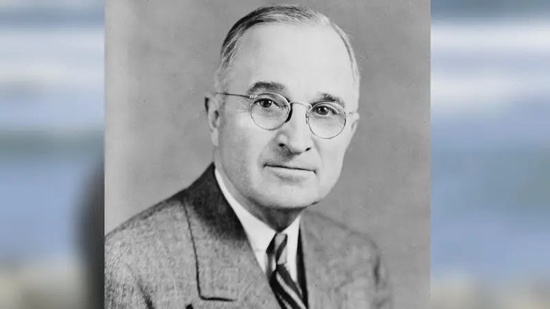 Harry Truman merupakan Presiden ke-33 Amerika Serikat