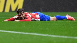 Antoine Griezmann. Tampil tajam di periode pertamanya, 2014/2015 hingga 2018/2019 bersama Atletico Madrid, namun kini penampilannya menurun tajam saat kembali ke Atletico Madrid sebagai pinjaman dari Barcelona. Ia baru mencetak 3 gol dari 17 laga di Liga Spanyol musim ini. (AFP/Oscar Del Pozo)