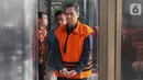 Direktur Keuangan PT Angkasa Pura (AP) II, Andra Y Agussalam berjalan masuk akan menjalani pemeriksaan lanjutan di Gedung KPK, Jakarta, Rabu (6/11/2019). Andra Y Agussalam diperiksa sebagai tersangka untuk melengkapi berkas. (merdeka.com/Dwi Narwoko)