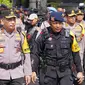 Kapolri Jenderal Listyo Sigit Prabowo beserta jajaran meninjau jajaran Korps Brimob Polri yang bertugas melakukan pengamanan KTT G20 di Pos Pengamanan Pantai Geger, Bali, Sabtu (12/11/2022). (Ist)
