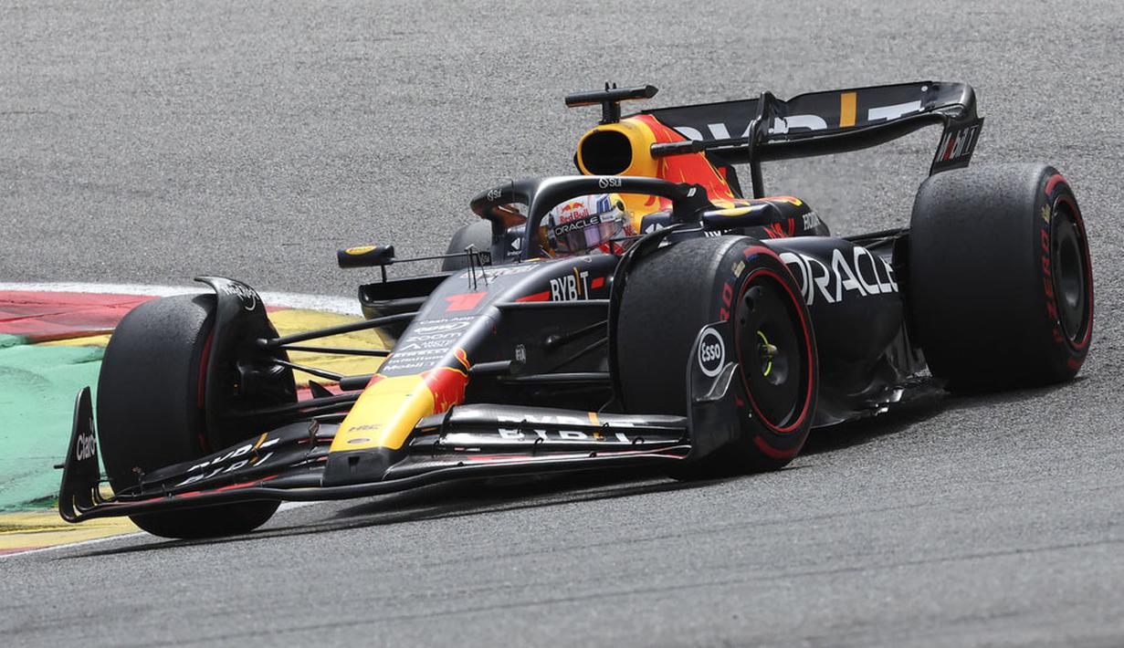 Pembalap Red Bull Racing, Max Verstappen, saat beraksi pada balapan seri ke-12 Formula 1 GP Belgia 2023 di Sirkuit Spa-Francorchamps, Stavelot, Belgia, Minggu (30/7/2023). (AP Photo/Geert Vanden Wijngaert)