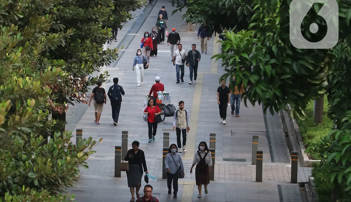 <p>Belakangan, banyak warga juga mulai mengeluhkan dampaknya pada kesehatan. (Liputan6.com/Angga Yuniar)</p>