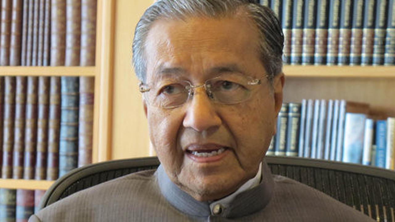 Mahathir bantah tuduhan jadi dalang skandal yang seret PM Najib