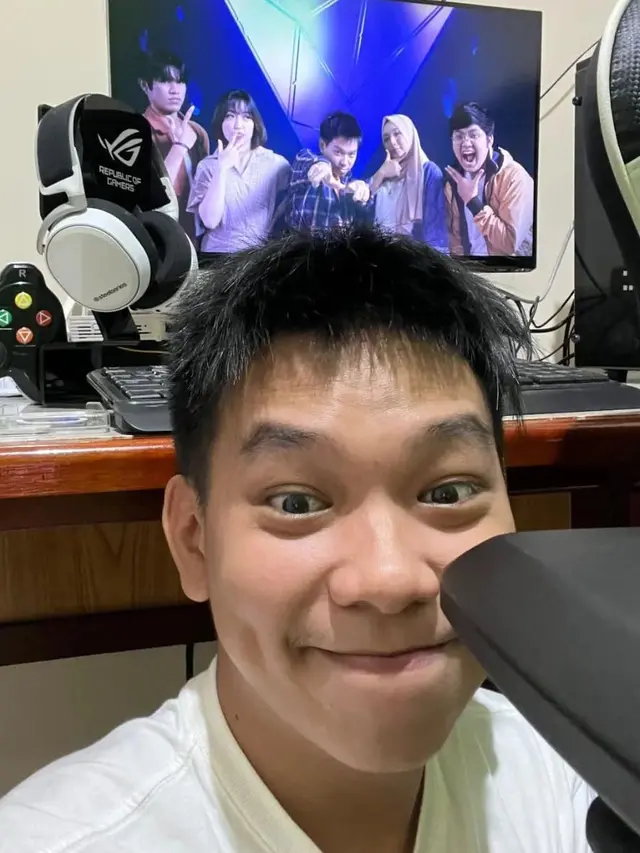 YouTuber Sain Mandra (https://www.instagram.com/p/CFeDgttphv-/)