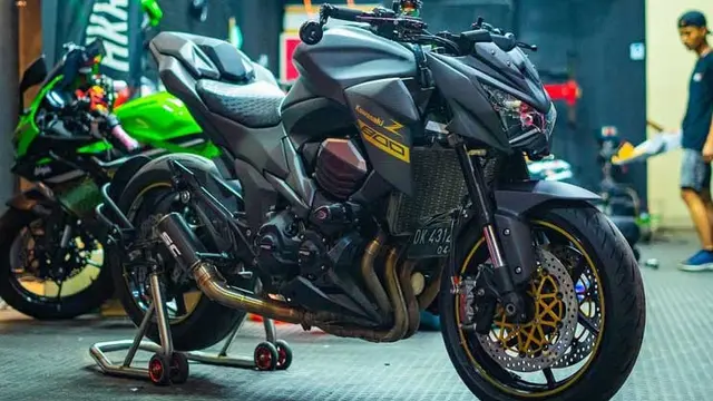 Knalpot racing yang diaplikasikan pada motor gede (Layz Motor)