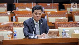 "Pimpinan dan anggota Komisi III yang saya hormati, perlu kami sampaikan bahwa pimpinan DPR RI telah menerima surat dari pimpinan Fraksi Partai Gerindra Nomor A787 Fraksi Gerindra DPR RI tanggal 3 Juli 2023. Perihal penyampaian penggantian Wakil Ketua Komisi III DPR RI dari Fraksi Partai Gerindra," kata Dasco. (Liputan6.com/Faizal Fanani)