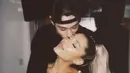 Usai memamerkan kemesraan dengan kekasih barunya, Pete Davidson, Ariana Grande kembali bikin deg-degan. (instagram/arianagrande)