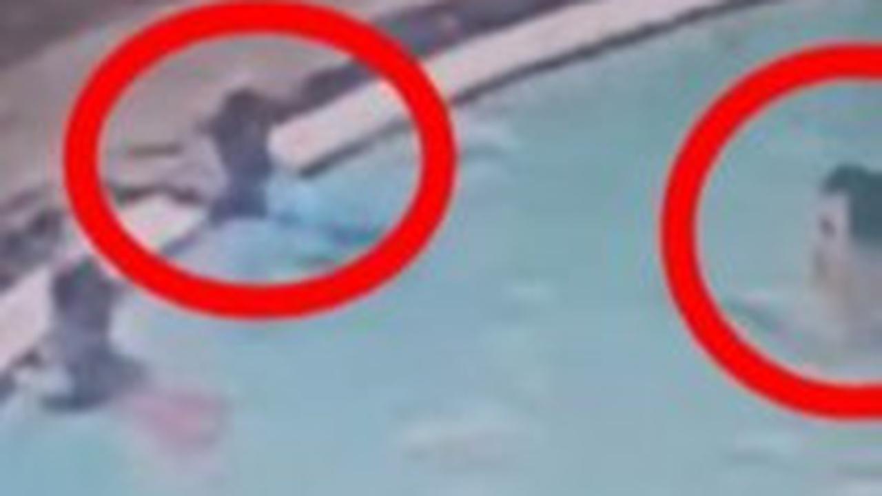 Polisi didampingi ketua Rukun Tetangga (RT) saat meringkus YA.