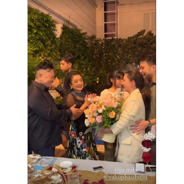 6 Momen Anniversary Pernikahan Mertua Jessica Mila ke-40, Dirayakan di Rumah