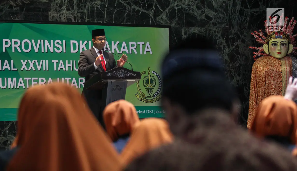 Gubernur DKI Jakarta Anies Baswedan memberi arahan saat melepas Kafilah Provinsi DKI Jakarta untuk mengikuti MTQ Tingkat Nasional XXVII, Jakarta, Kamis (4/10). MTQ Nasional XXVII digelar pada tanggal 4 hingga 13 Oktober 2018. (Liputan6.com/Faizal Fanani)