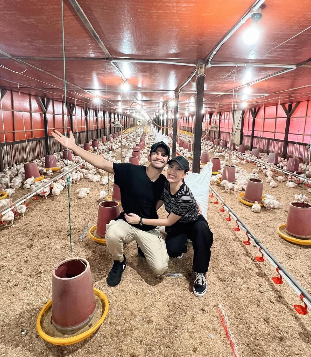 Potret Mesra Tyas Mirasih dan Tengku Tezi, Jauh dari Gosip dan Jalankan Bisnis Ternak Ayam