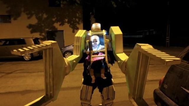 Kocak, 10 Potret Ayah Rela Berdandan Konyol Demi Anaknya