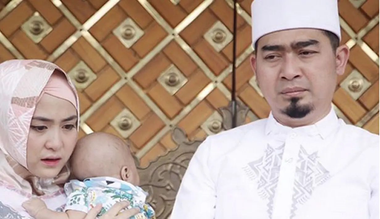 Ustaz Solmed dan April Jasmine